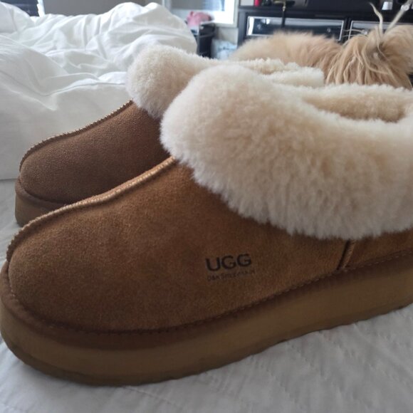 UGG - Picture 9 of 9